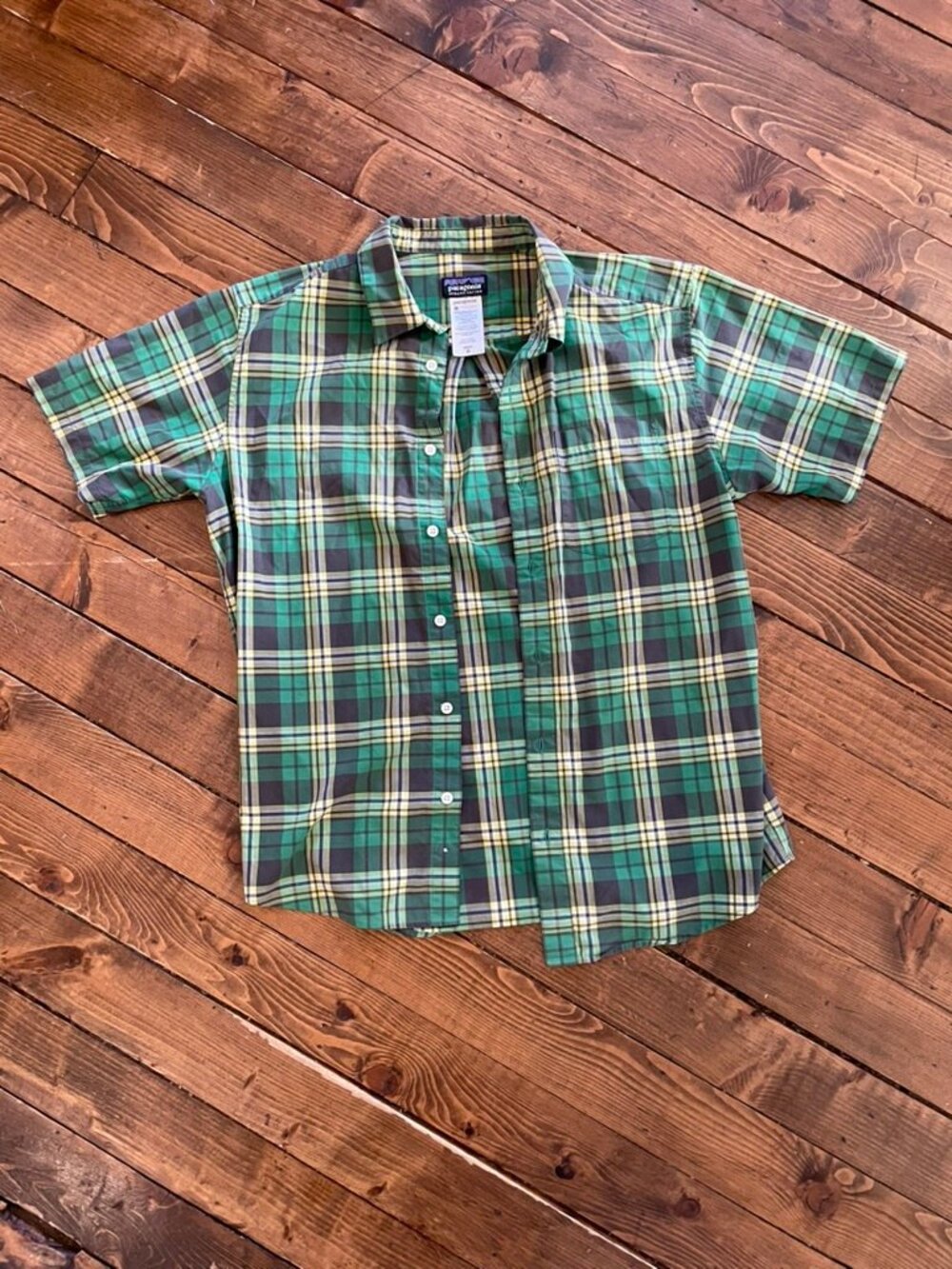 Patagonia Organic Cotton Short Sleeve Button Down Plaid Shirt Green Mens Size M